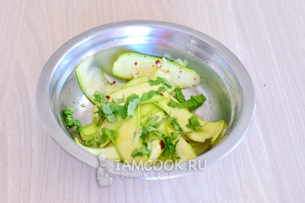 Положить зелень