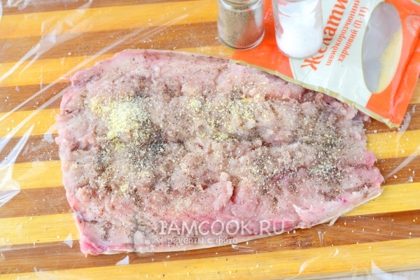 Посыпать специями и желатином