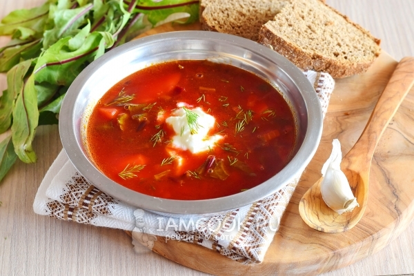 Фото супа со свекольной ботвой