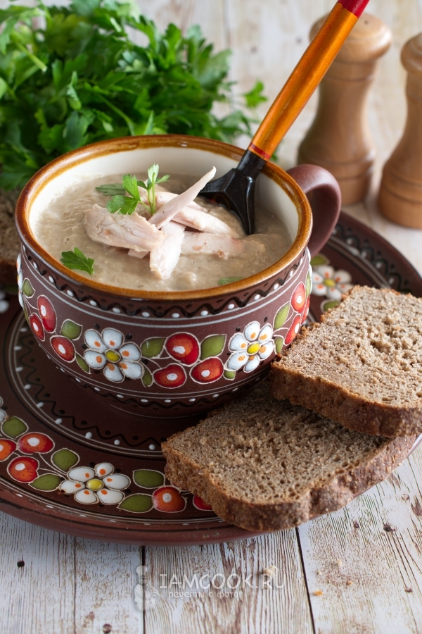 Фото грибного супа-пюре с курицей