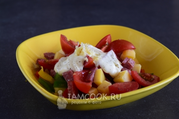 Добавить майонез, соль, перец и чеснок