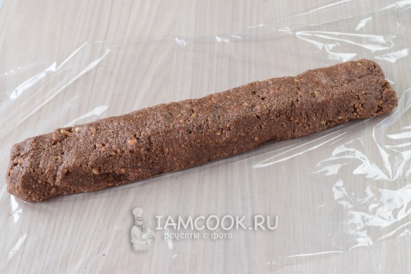 Сформировать шоколадную колбасу