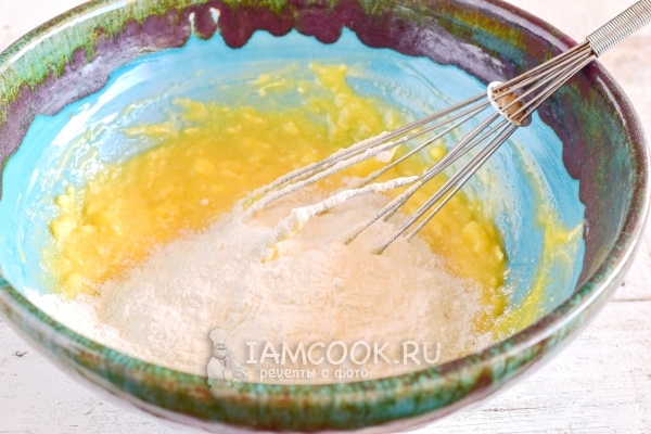 Всыпать муку