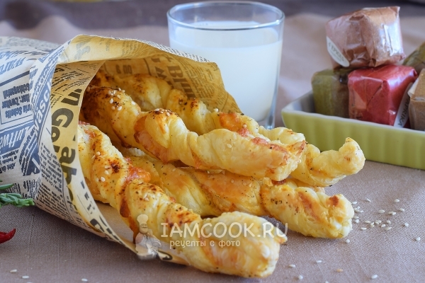 Рецепт сырных палочек из слоеного теста