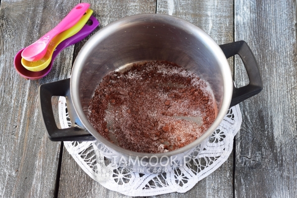 Размешать сухие ингредиенты