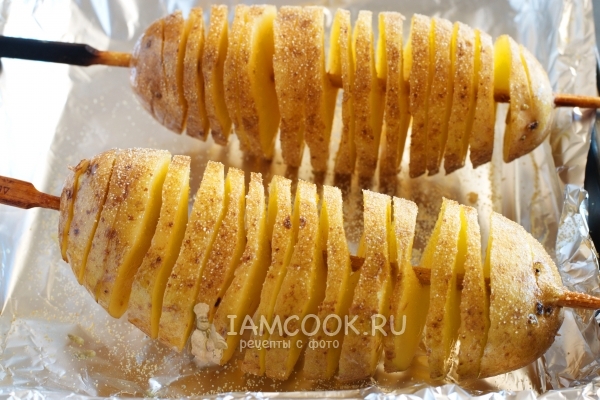 Посыпать сушеным чесноком