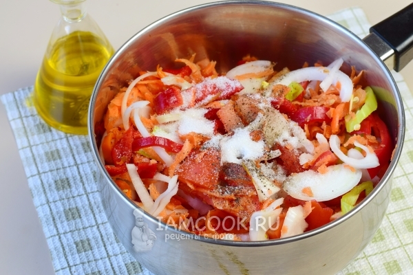 Влить масло