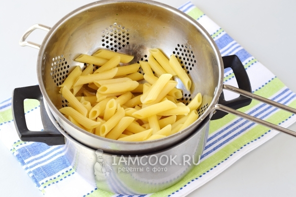 Макароны в дуршлаге