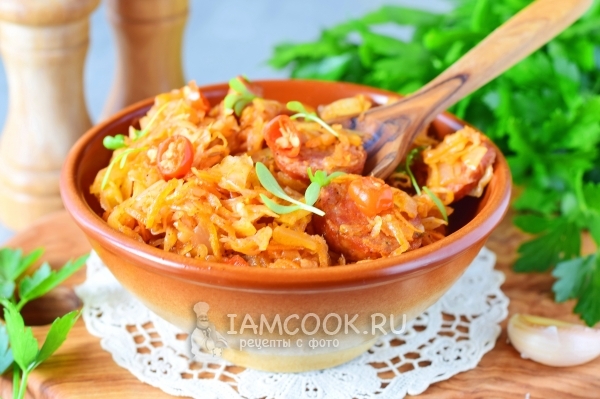Фото тушёной квашеной капусты с сосисками