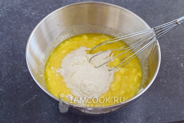 Всыпать муку