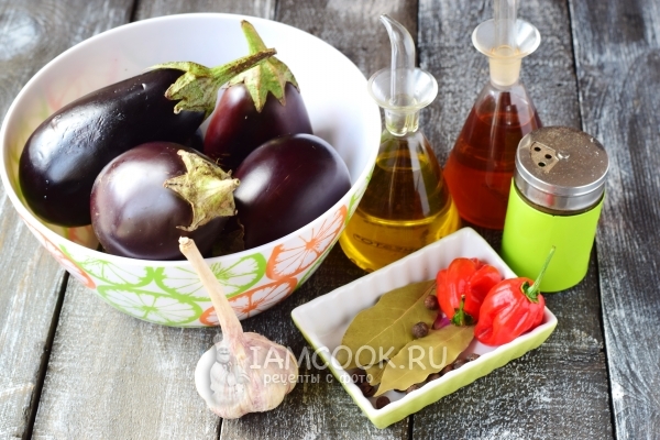 Ингредиенты для жареных баклажанов как грибы