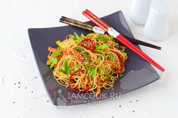 Фото салата с фунчозой и овощами