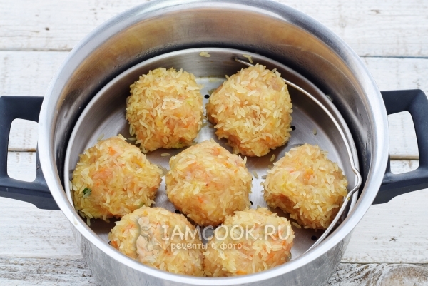 Положить шарики в пароварку