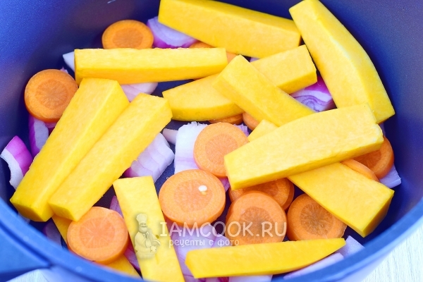 Положить овощи в казан