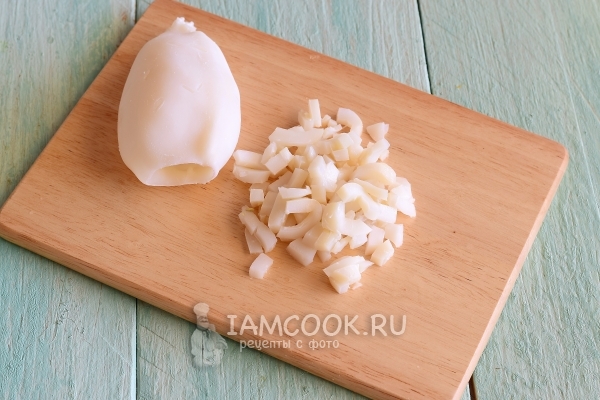 Порезать кальмара