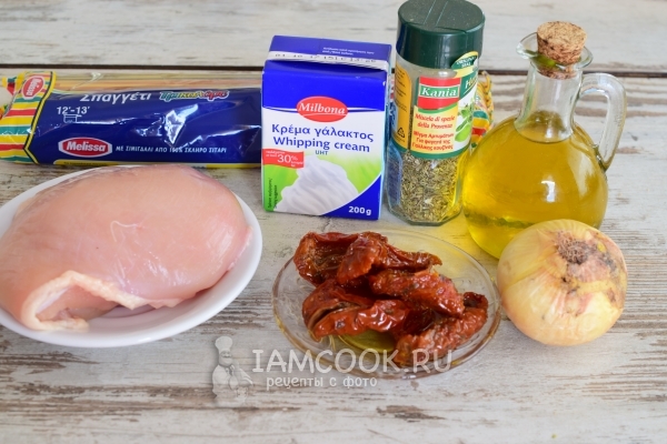 Ингредиенты для спагетти с курицей в сливочном соусе
