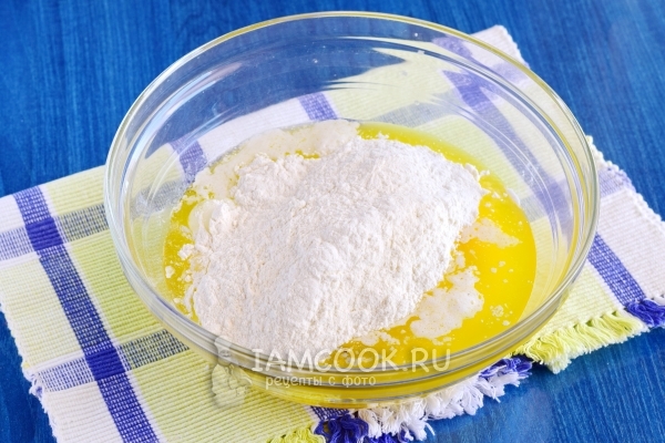 Всыпать муку