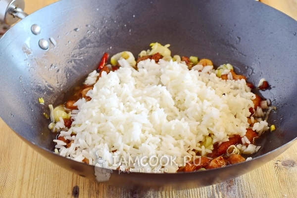 Положить рис