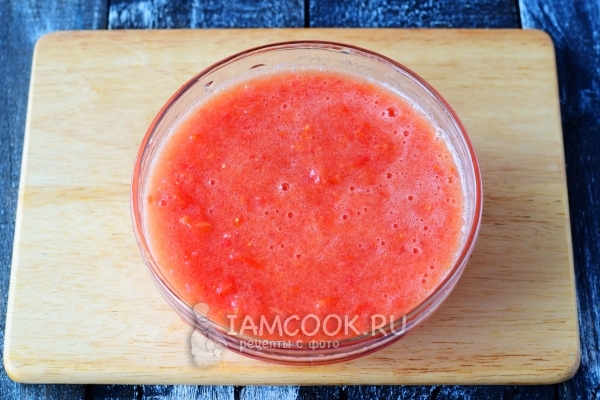 Пробить помидоры блендером