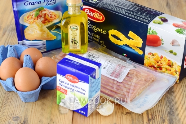 Ингредиенты для пасты карбонара с беконом и сливками