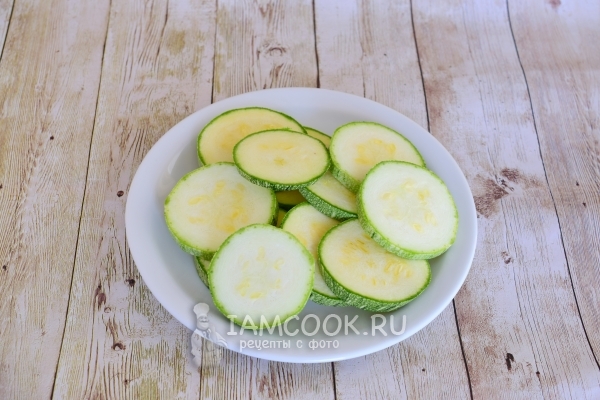 Порезать кабачок