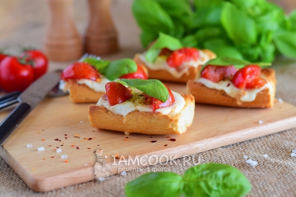 Рецепт брускетты с помидорами черри и моцареллой