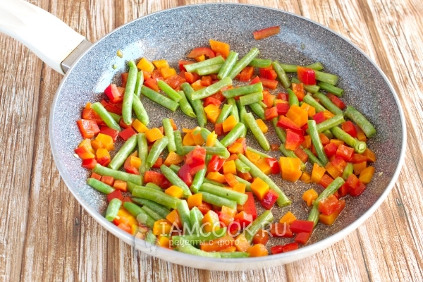 Обжарить овощи