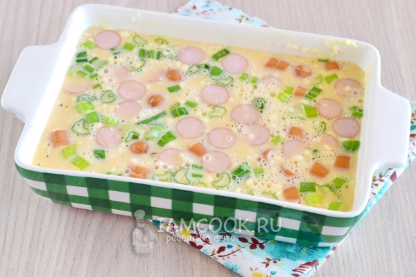 Влить омлетную смесь