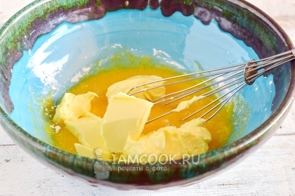 Положить масло