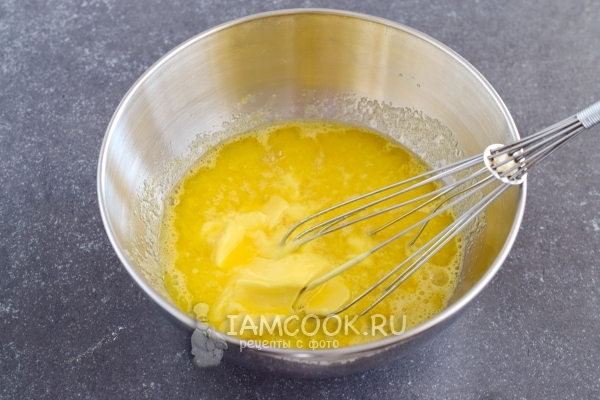 Влить масло