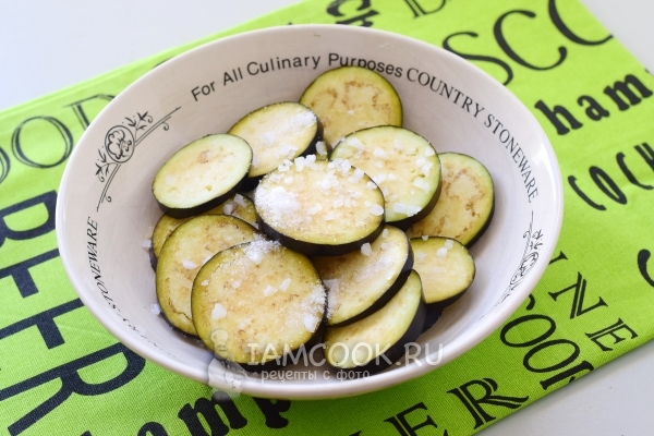 Посолить баклажаны