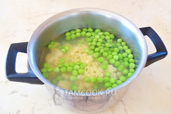 Добавить зеленый горошек