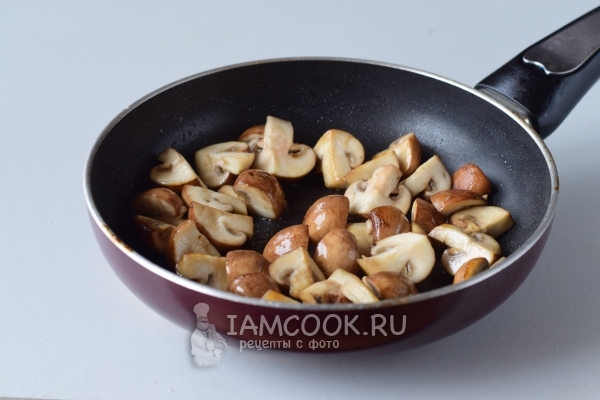 Обжарить грибы