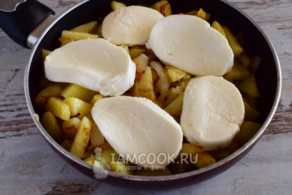 Положить сыр