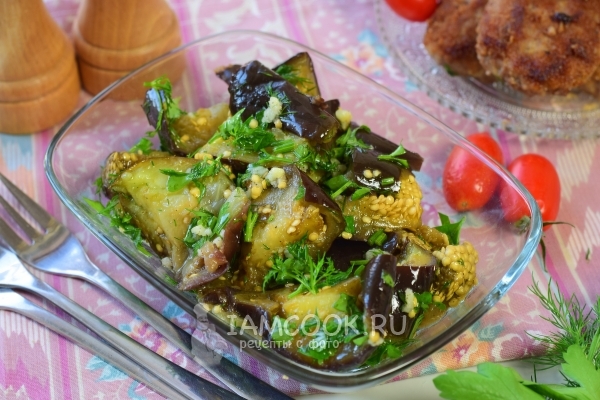 Фото отварных баклажанов с чесноком и зеленью