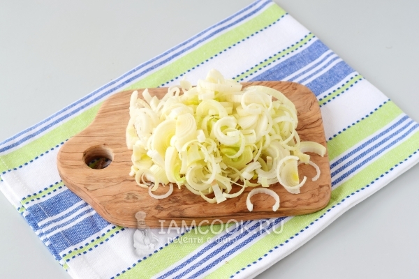 Нарезанный лук порей