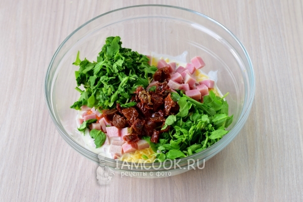 Соединить ингредиенты в миске