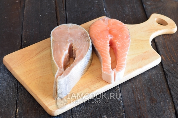 Порезать рыбу на куски