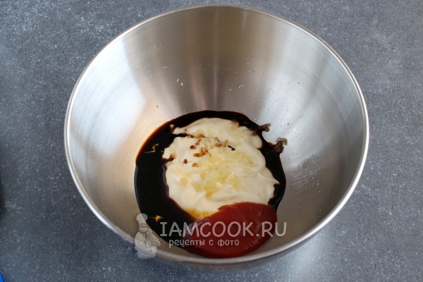 Соединить ингредиенты для маринада