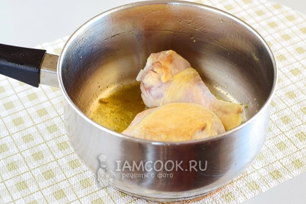 Обжарить курицу