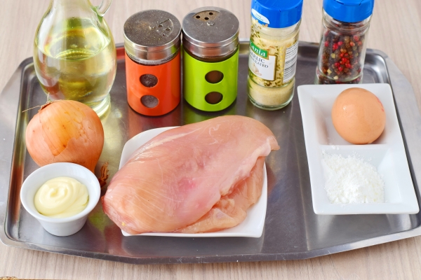 Ингредиенты для рубленых котлет из куриной грудки с майонезом