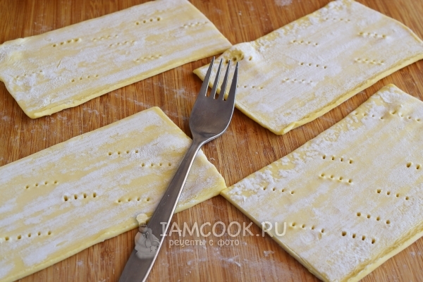 Наколоть тесто вилкой