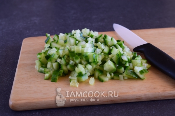 Порезать огурец