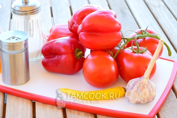 Ингредиенты для лечо из помидоров и перца с чесноком