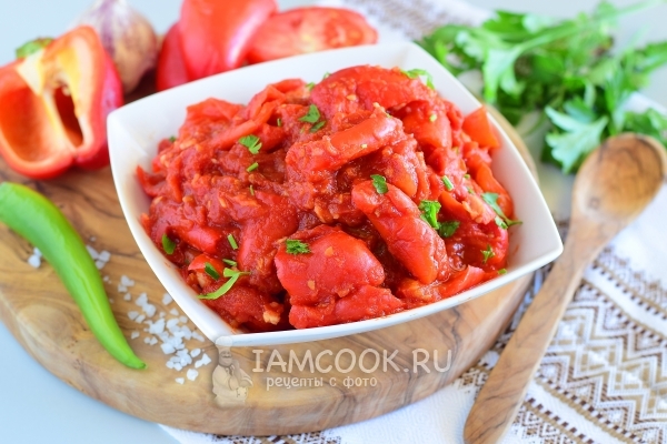 Фото лечо из помидоров и перца с чесноком