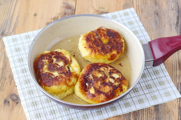 Пожарить котлеты