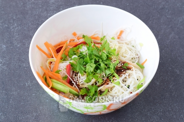 Положить зелень