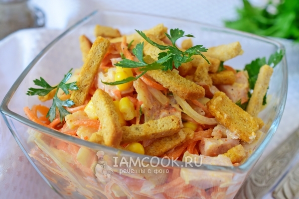 Фото салата с корейской морковью и сухариками