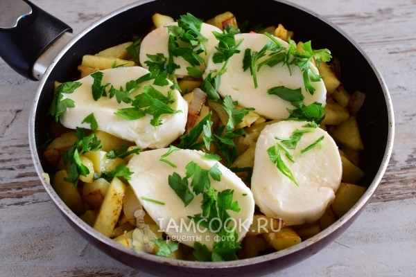 Посыпать петрушкой