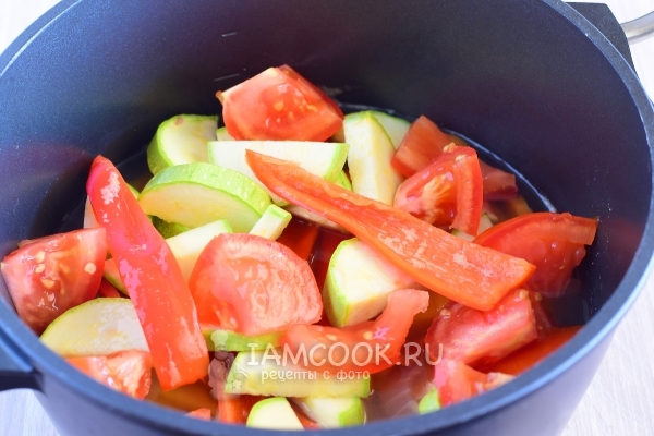 Положить помидоры